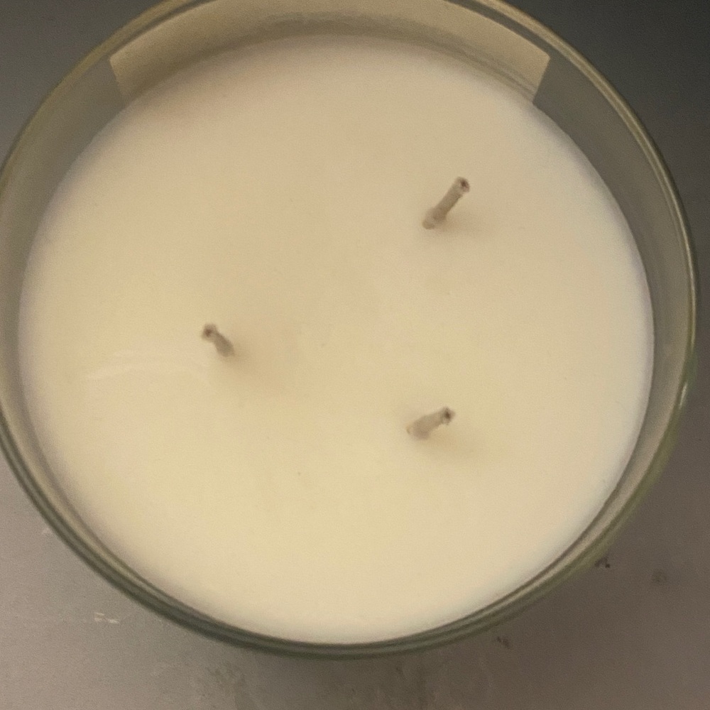 Bath & Body Works Champagne Toast Candle with Silver Lid - Picture 3 of 4